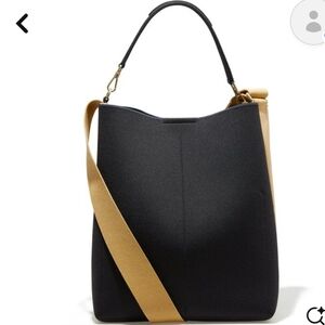 The Bucket Bag in Ink and Ivory📢New)